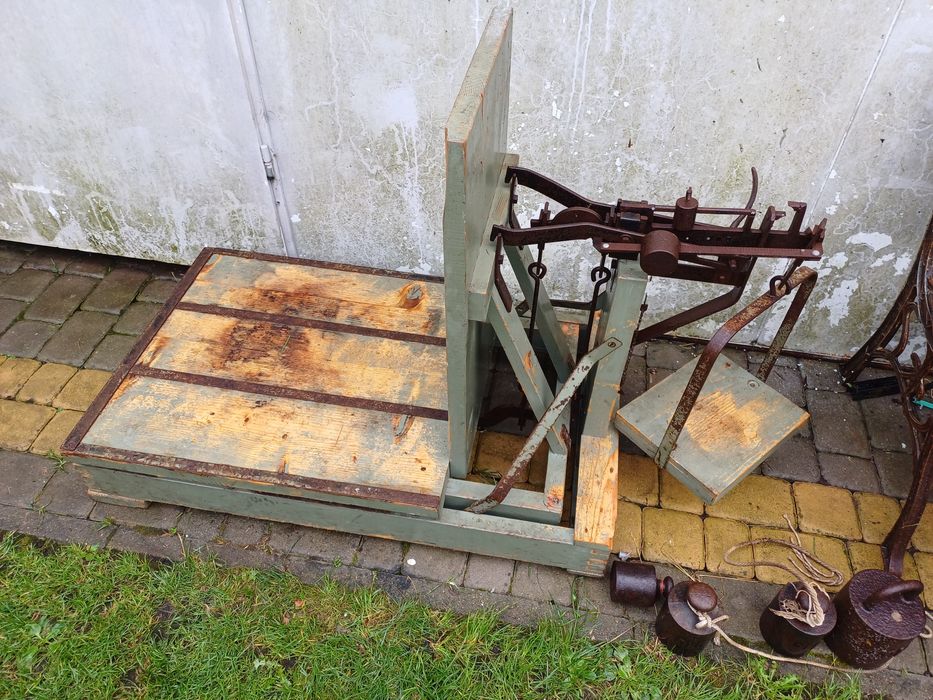 Stara waga drewniana odważniki