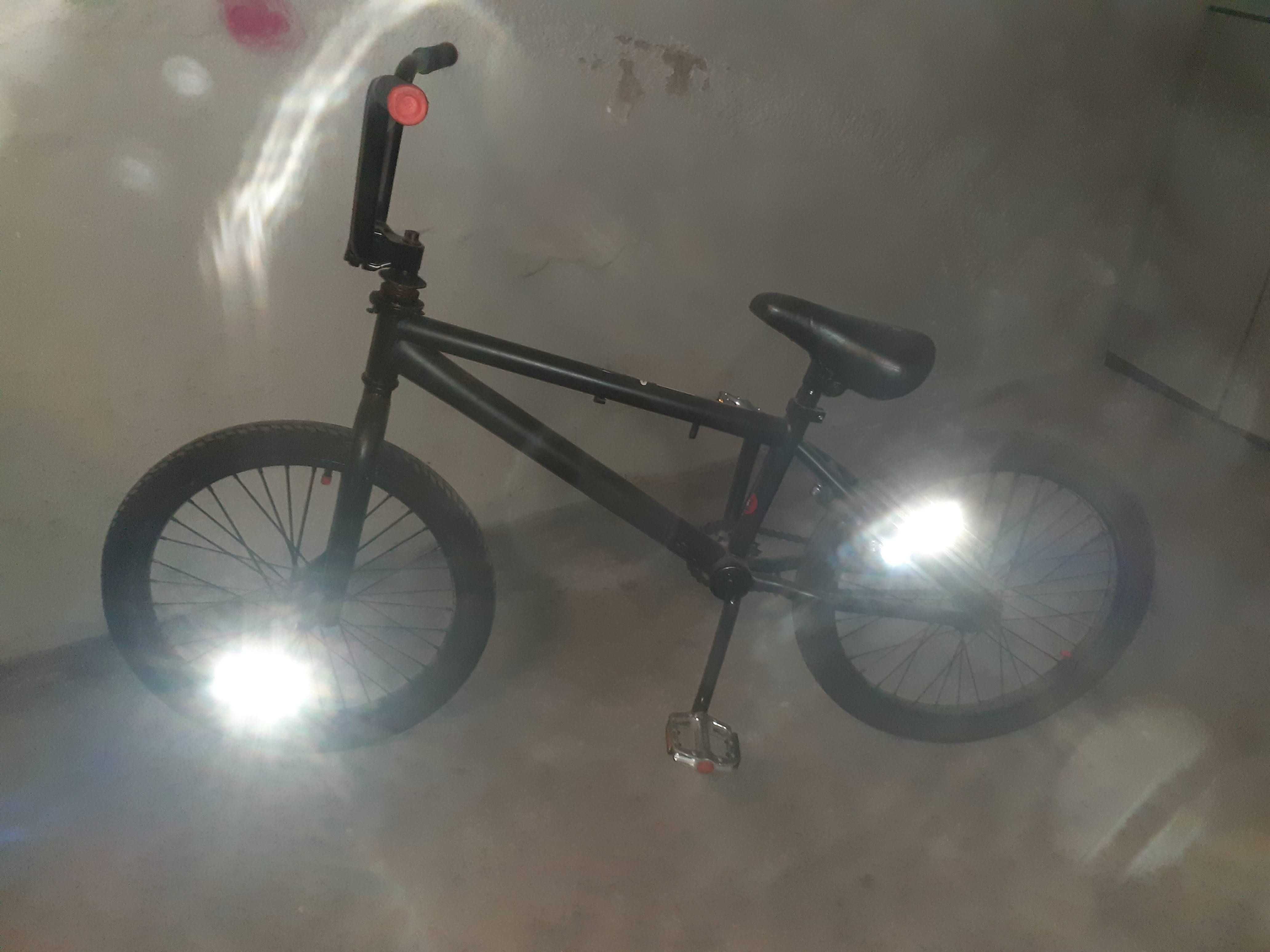 Bicicleta BMX Preta