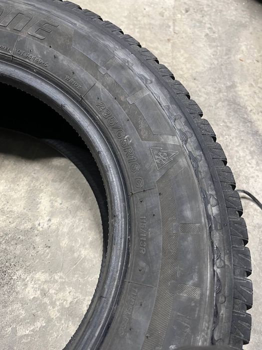 Пара зимової гуми 235/65/16с , Bridgestone