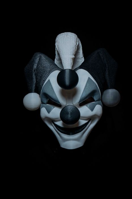 Maska Arlekin – Odkryj mroczną stronę klauna w Halloween!