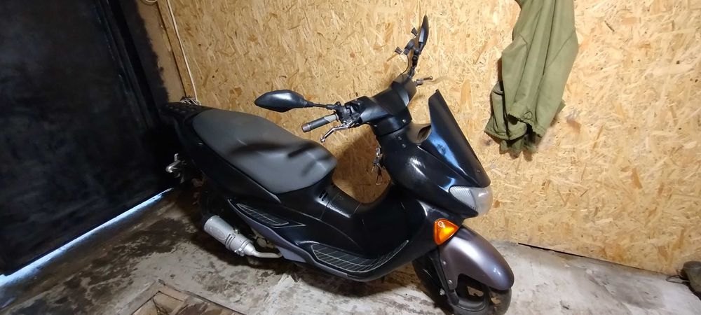 Продам скутер Suzuki Avenis 150