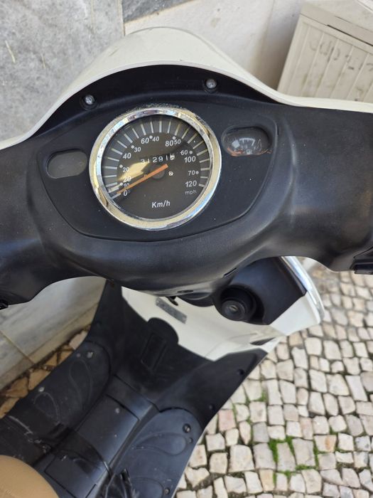 Mota acelera pneus novos