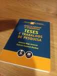 Livro Como elaborar e apresentar Teses e trabalhos de pesquisa