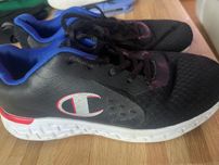 Buty sportowe w dobrym stanie
