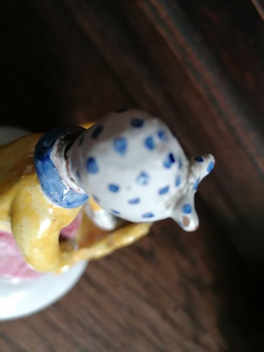 Ceramiczna figurka matka z kołyską