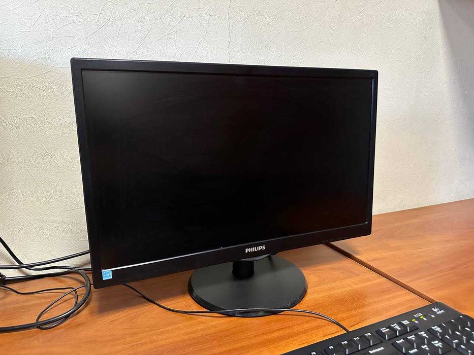 Монітор Рhilips 223V5LSB/01 22 дюйми в повністю працюючому стані
