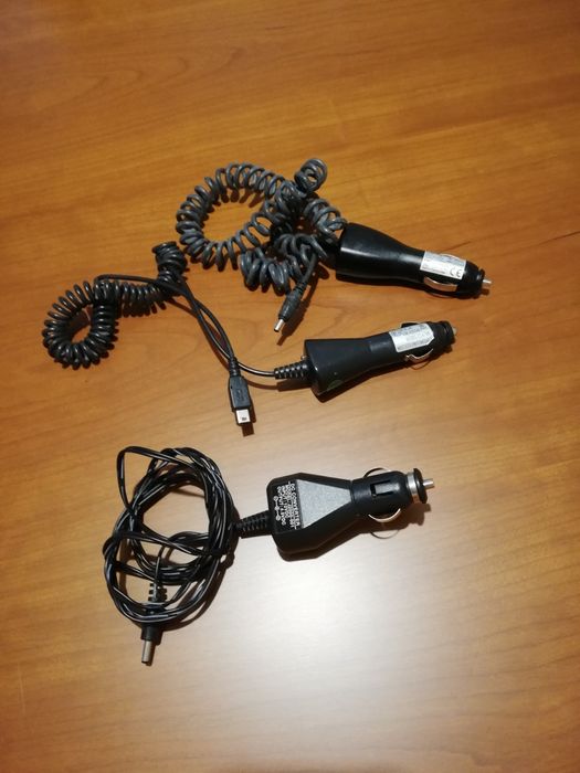 Carregadores, auriculares e suporte auto telemóvel