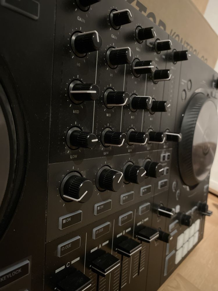 Traktor Kontrol S3 kontroler dj — tylko kontroler, bez licencji