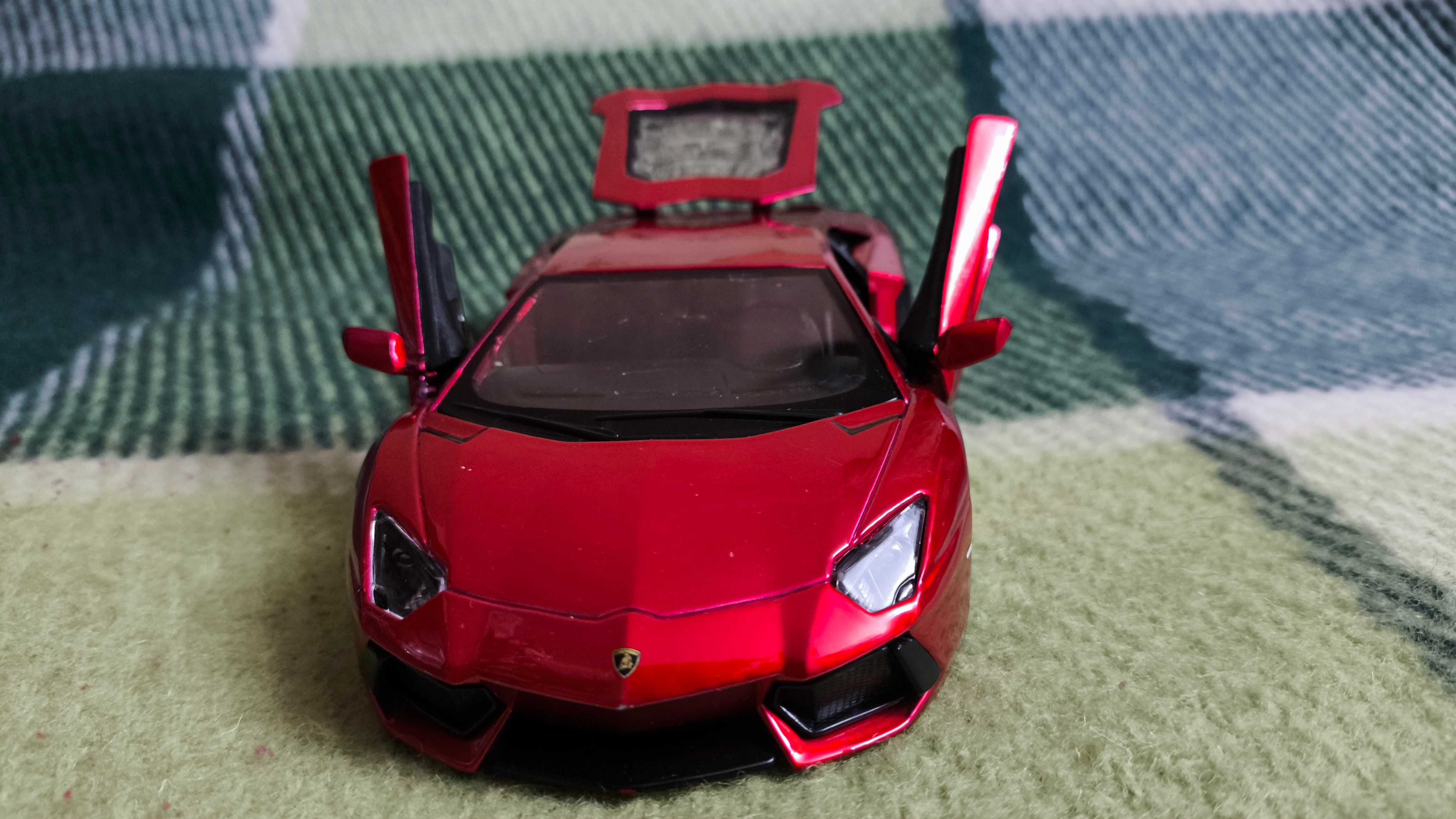 Машинка Lamborghini Aventador LP700-4 1.24 Maisto