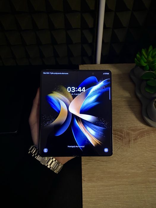 Samsung Galaxy Z Fold 4 | 12 GB RAM / 256 GB