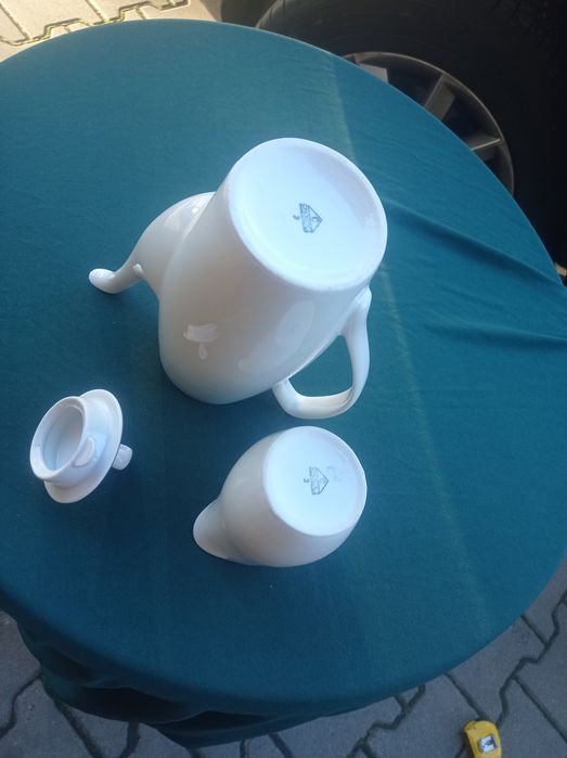 Porcelanowy dzbanek i mlecznik Chodzież
