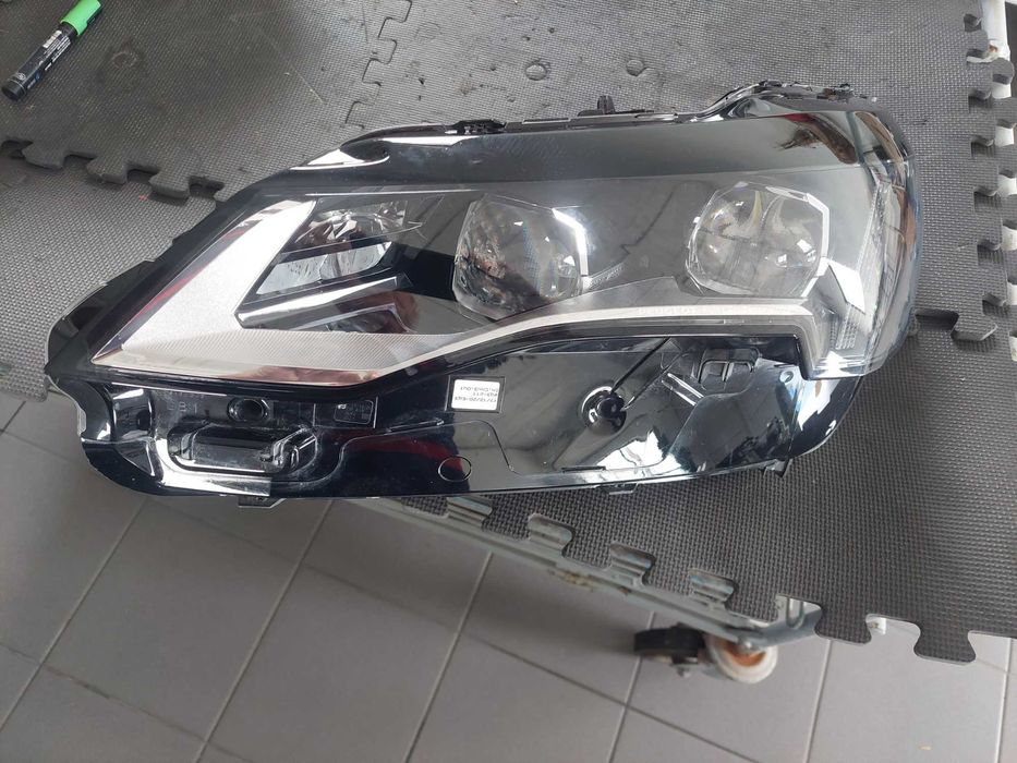 farol esq Peugeot 3008