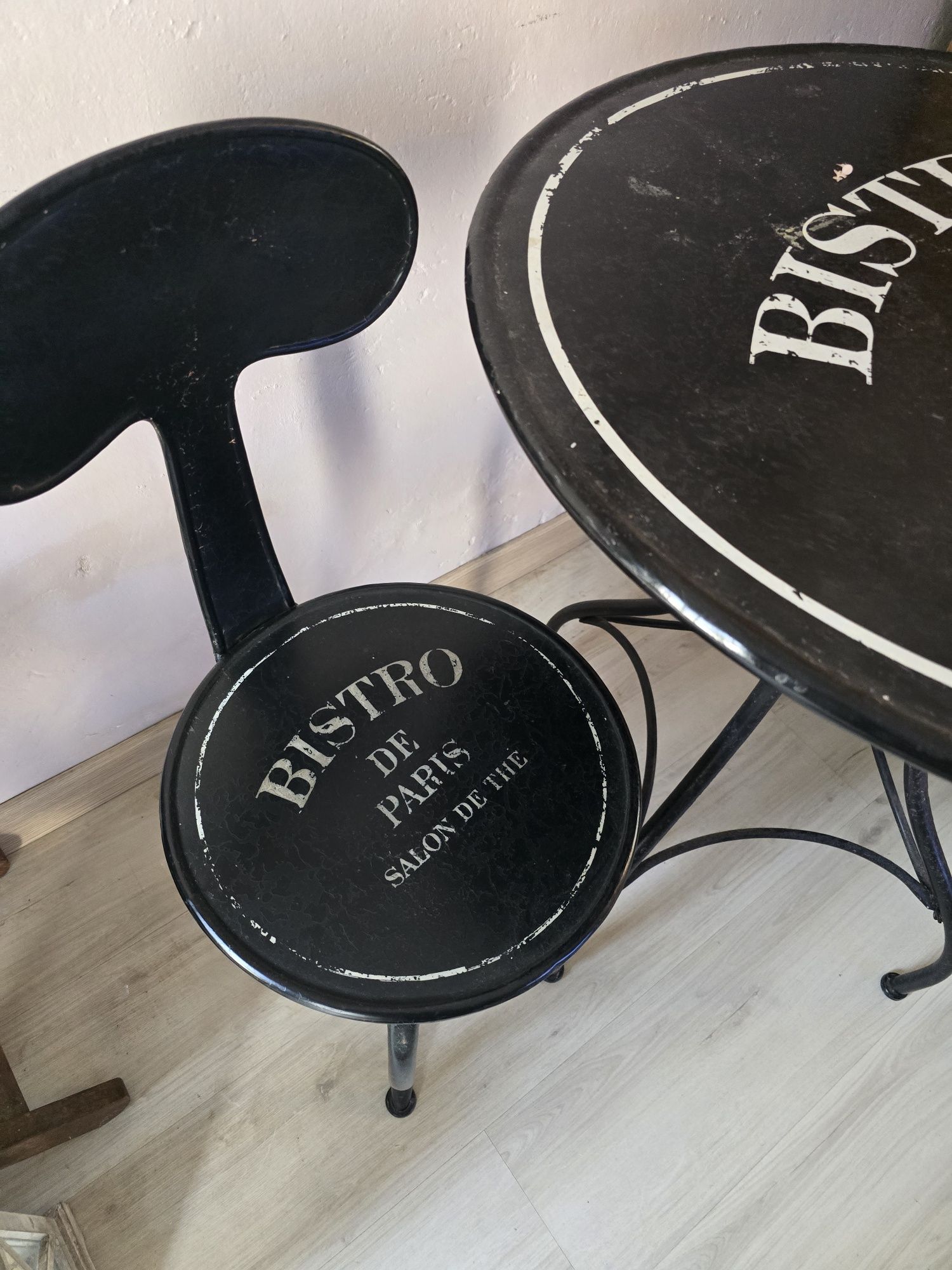 Mesa ferro gato preto e 2 cadeiras.