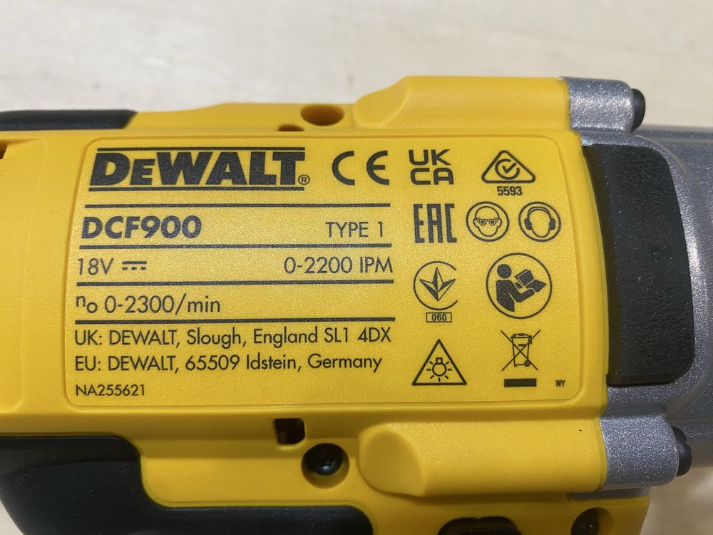 Акумуляторний ударний гайковерт 18V XR 1/2" 1396Nm  DeWALT DCF900 нове
