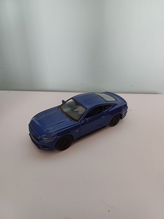 Welly Ford Mustang GT 1:34
