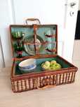 Wiklinowy kosz piknikowy retro picnic basket vintage kratka piknikowy