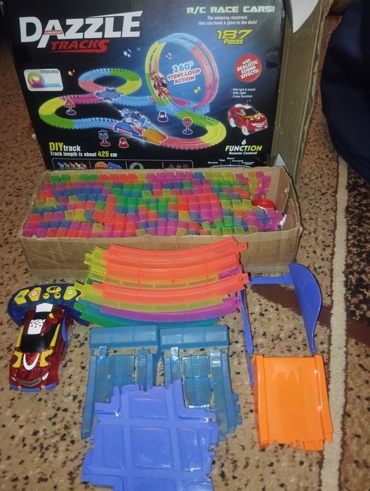 Продам трек(дорога с машинкой)