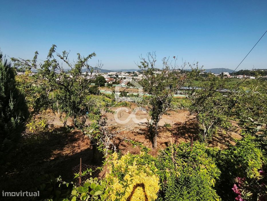 Terreno de construção em Candoso São Martinho
