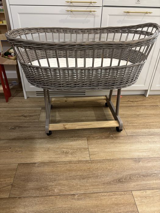 Kosz Mojżesza na kółkach