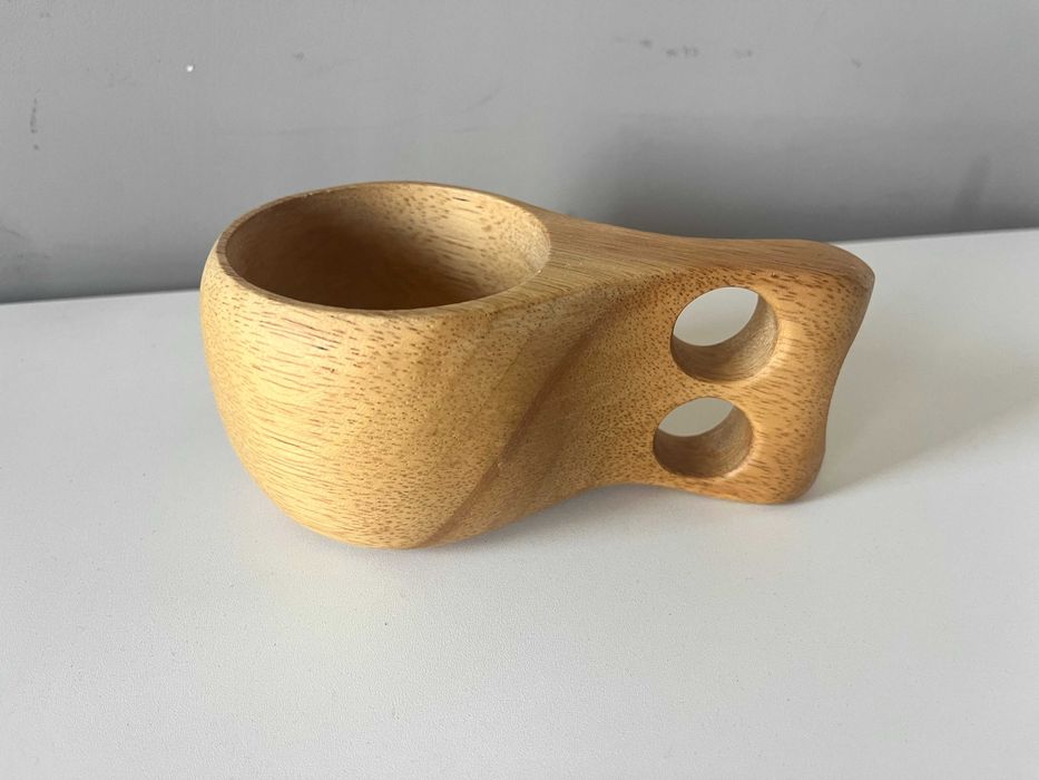 Kubeczek z fantazyjnym uchwytem