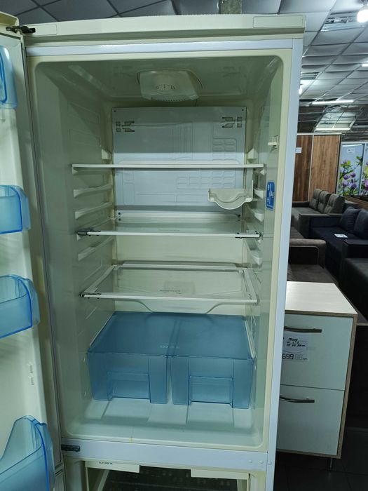 Двокамерий холодильник BEKO CSK34000
