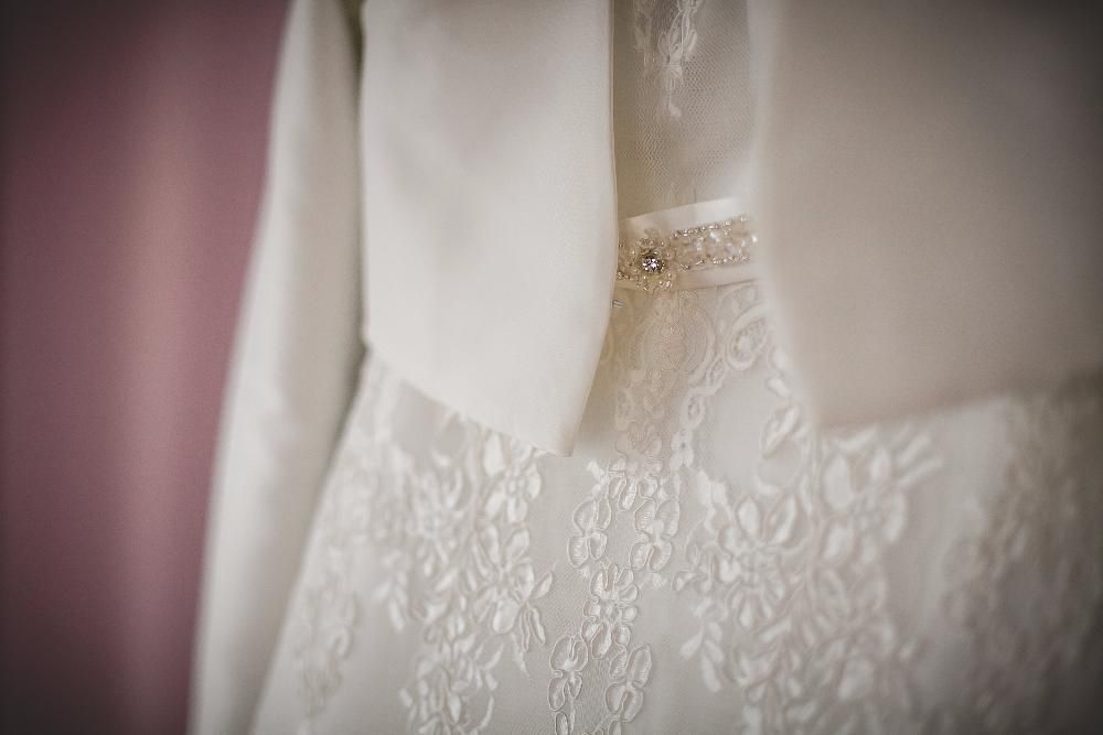 Suknia ślubna Kaledonia tren koronka ecru rozmiar 32/34 + bolerko