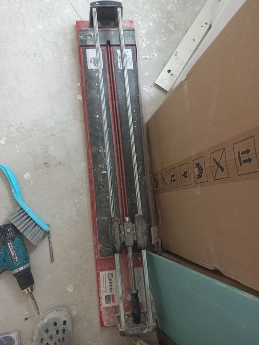 Maszynka urządzenie do cięcia płytek i stolik warsztatowy