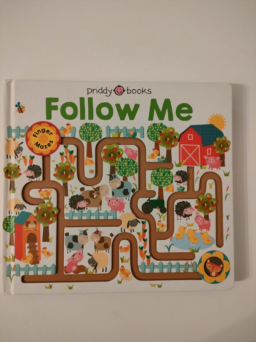 Kartonowa książka z labiryntem paluszkowym Priddy Books Follow Me