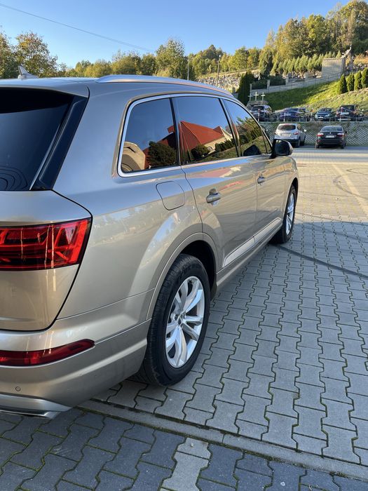 Audi Q7 2019 7-osobowe
