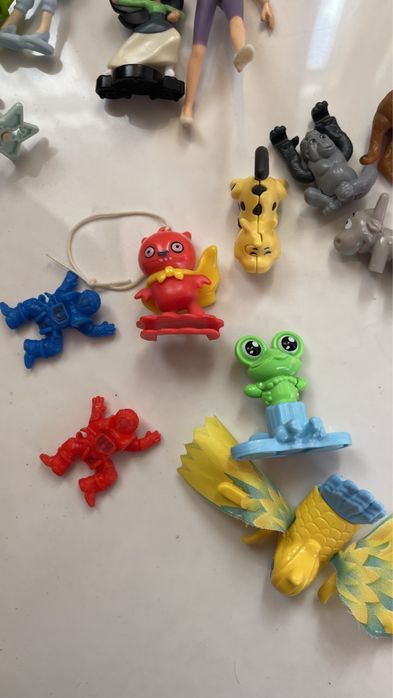 Детская игрушка киндер сюрприз машинка кукла животные