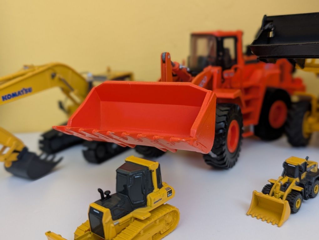 Zestaw 5 pojazdów budowlanych 1:35 DaeWoo - bardzo dobra replika