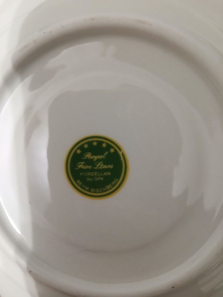 6 małych porcelanowych talerzyków
