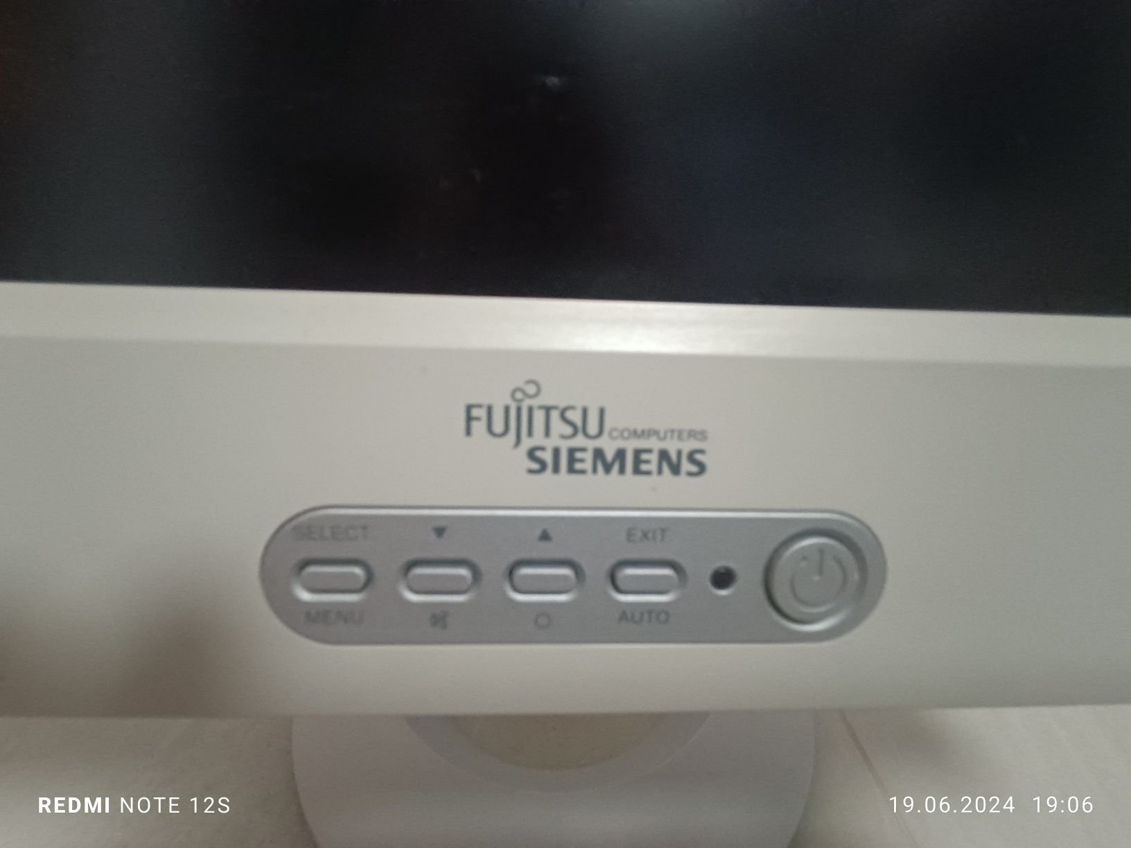 Monitor Fujitsu Siemens18"