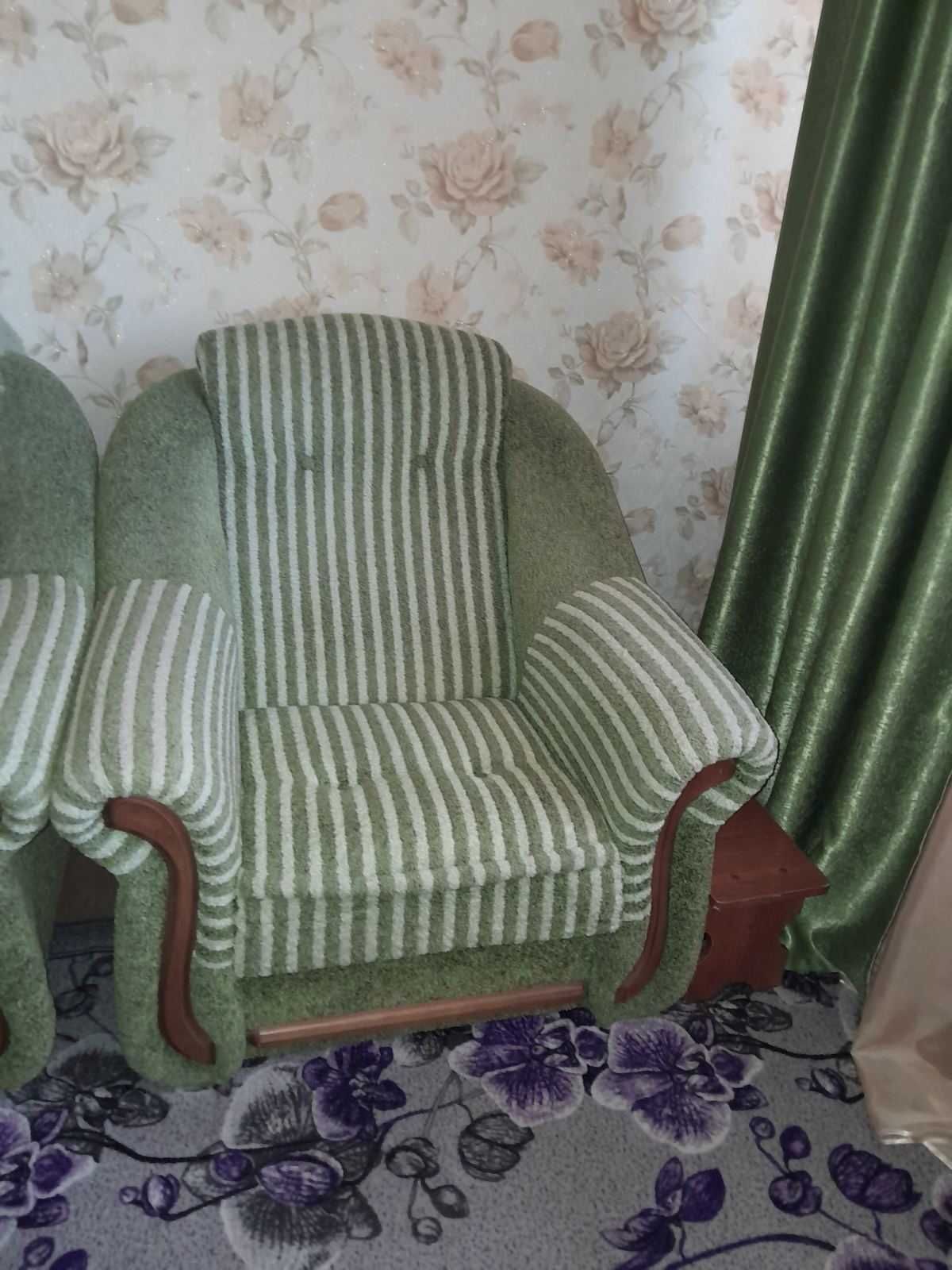Продам диван з кріслами