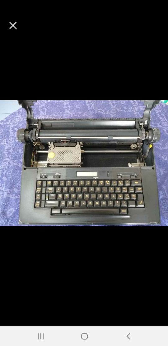 Maquina de escrever antiga