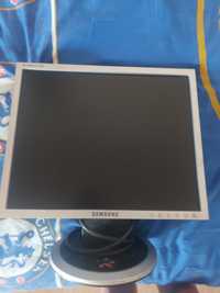 Монитор Samsung Flatron 740n