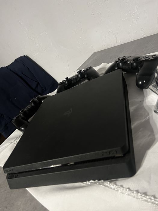 Konsola Sony PlayStation 4 slim 3 pady