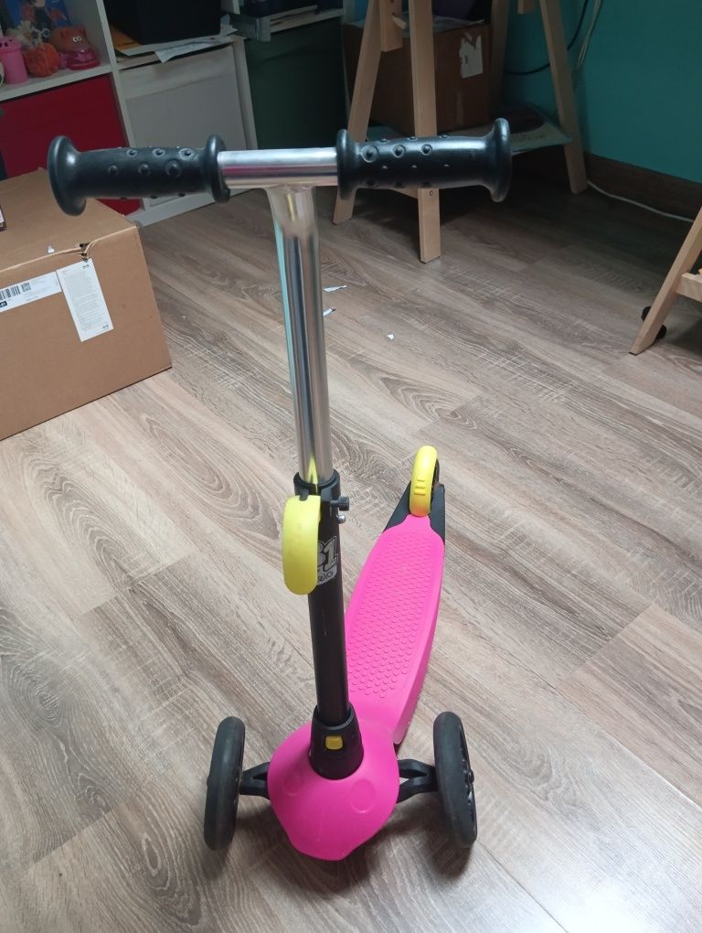 Trotinete rosa de 3 rodas