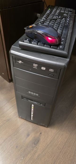 Komputer jednostka: plyta MSI, grafika Górce 9600GT, procesor AMD 960T