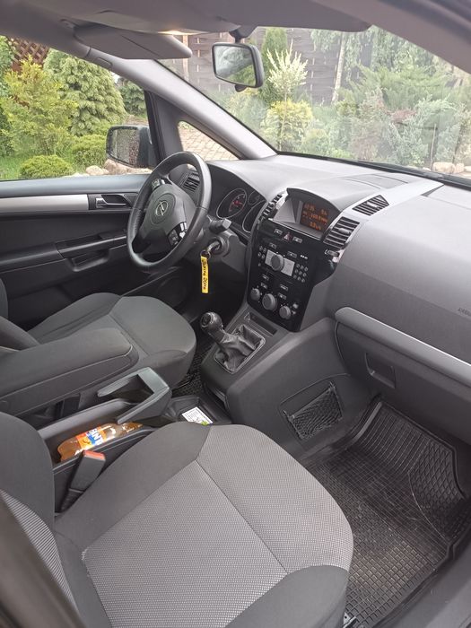 OPEL zafira b 2011r