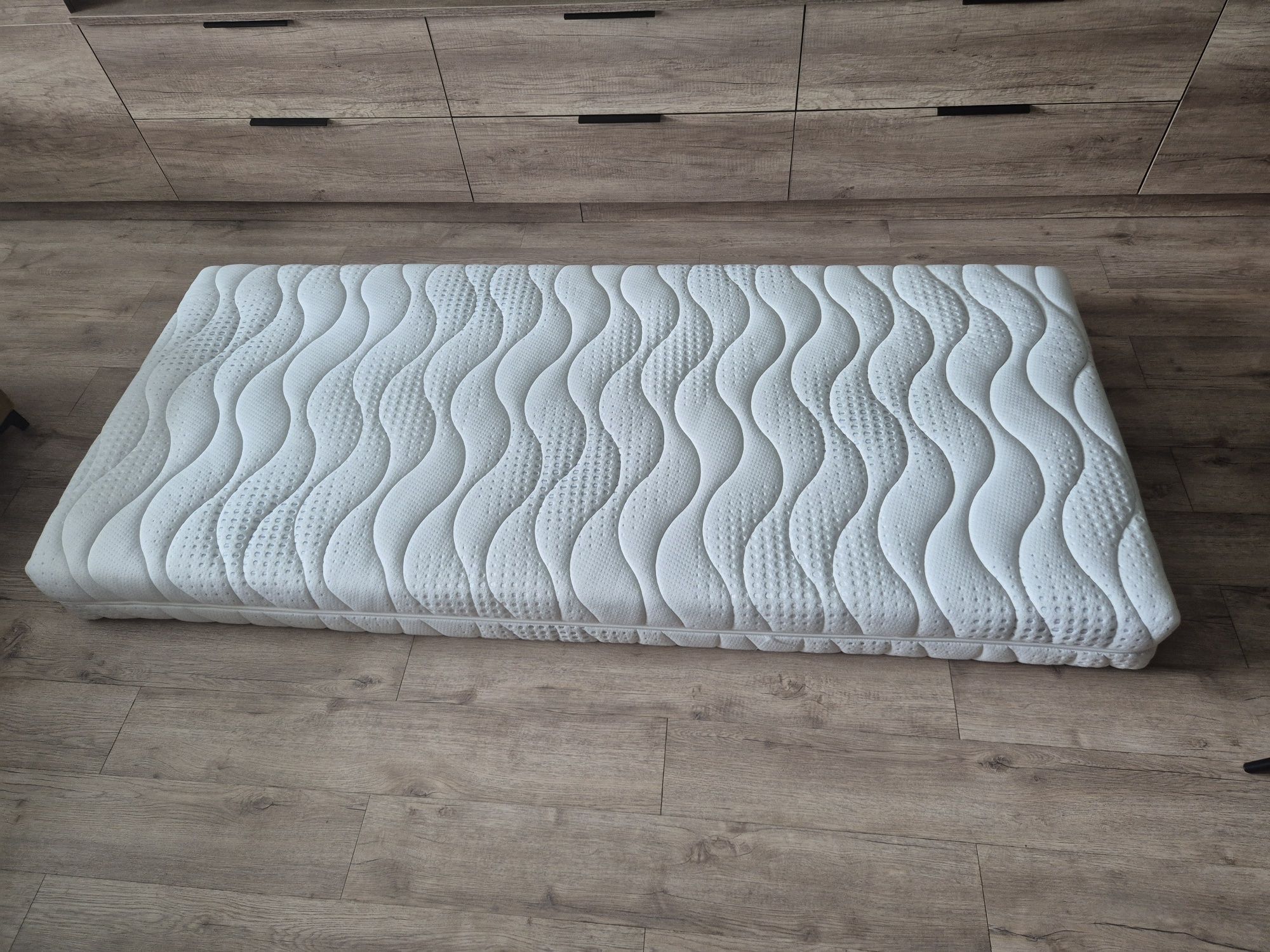 Materac 200x90 FEY (prawie nowy)