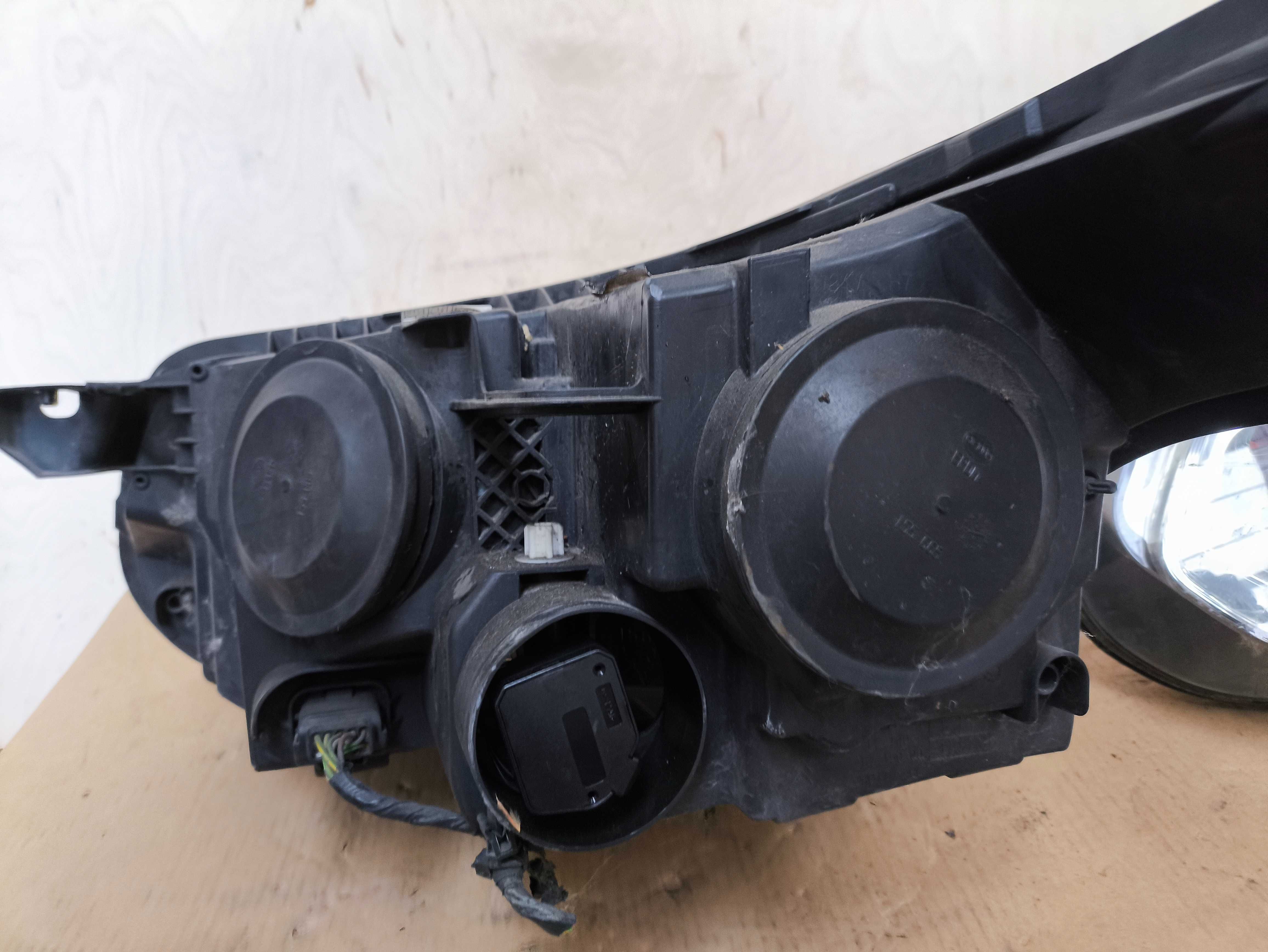 Lampa przednia prawa Citroen C3 Picasso 08-17r 1EG009767 Siedlce