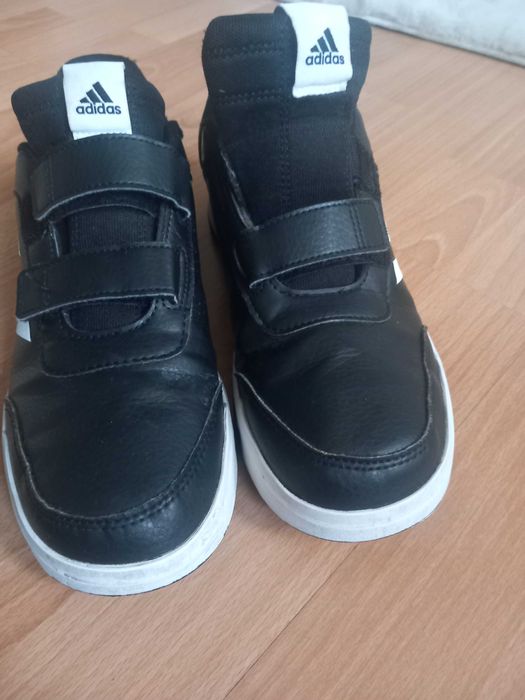 Adidasy chłopięce nr 40