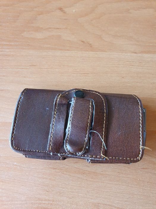 Sprzedam futerał na telefon.