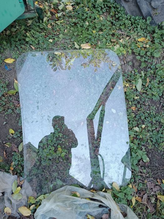 Продам стёкла малої кабіни ЮМЗ