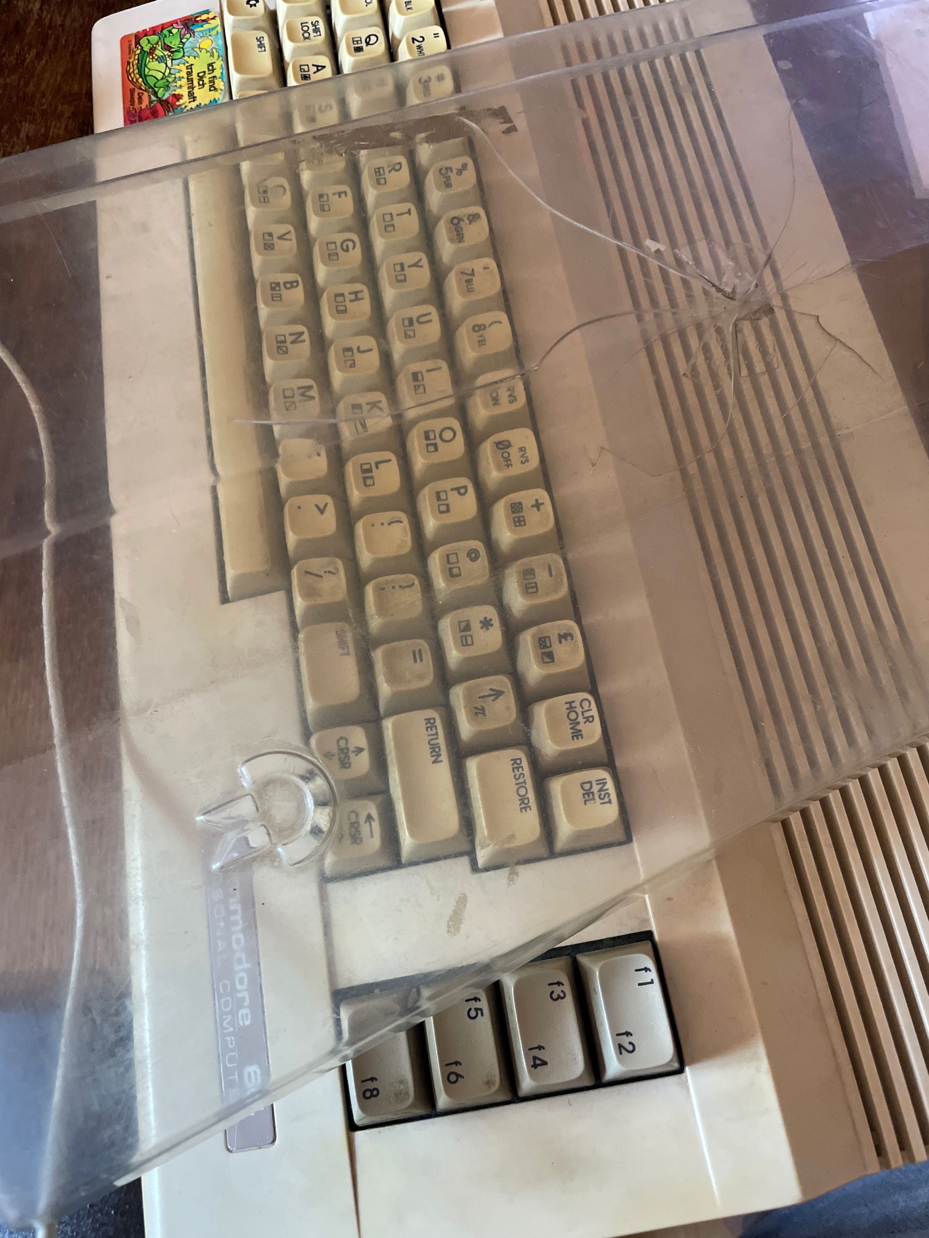 Komputer commodore C 64 plus pokrywa