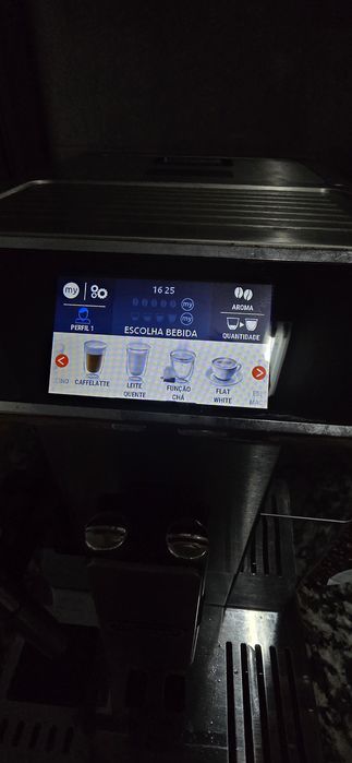 Máquina de Café Expresso Automática - DELONGHI PrimaDonna Elite Experi