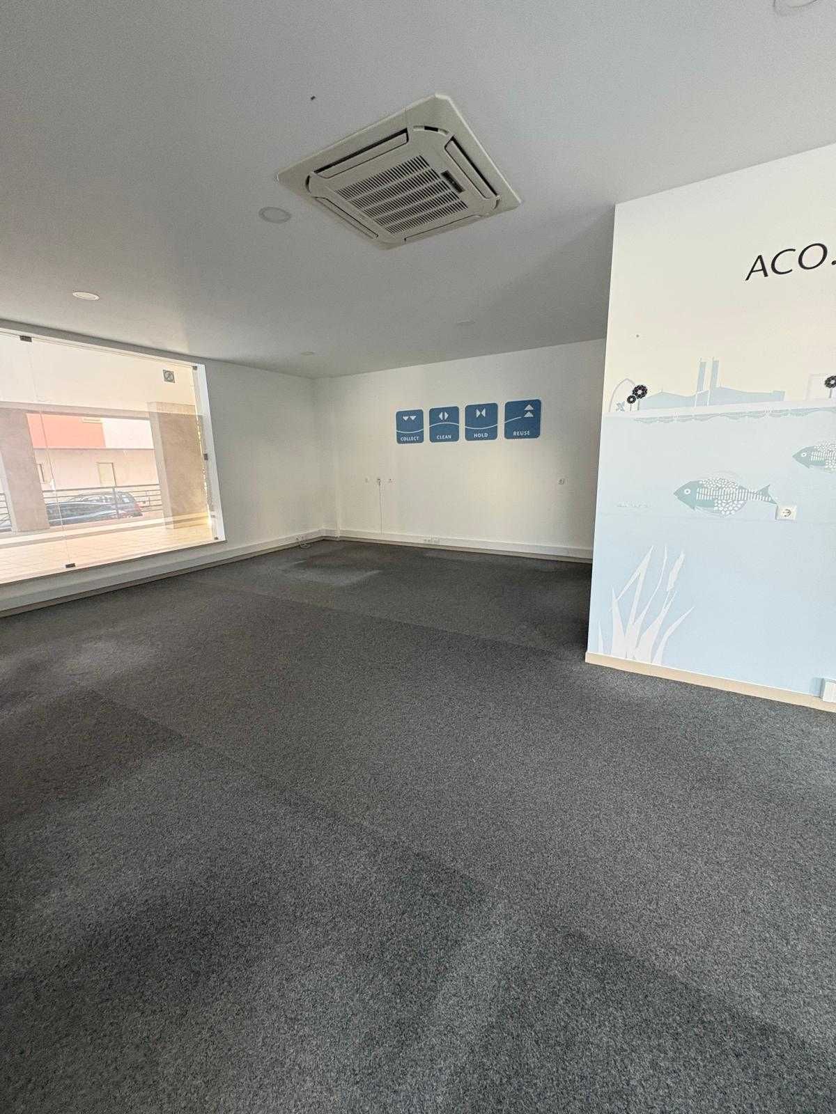Loja (57m2) em Arrendamento na Costa da Caparica (Avenida do Mar)