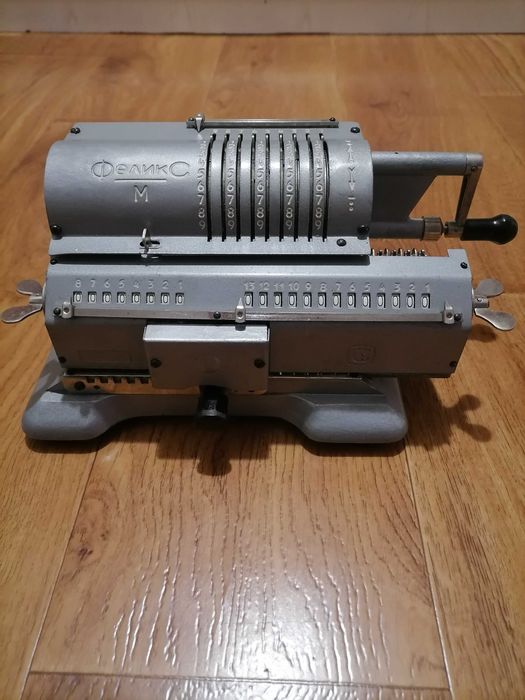 Продаю Арифмометр Фелікс М. Працює  ідеально.