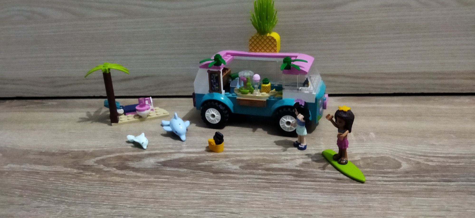 LEGO Food Truck z sokami 41397